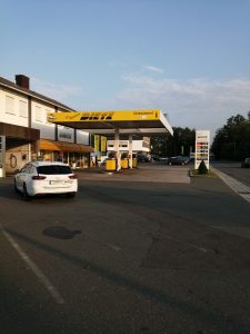 Autohaus tankstelle